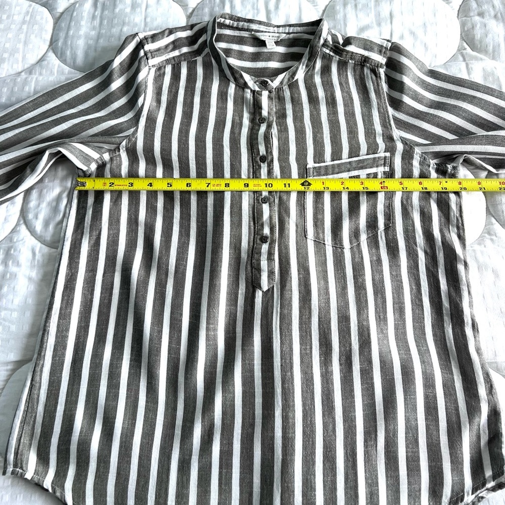 Lucky Brand EUC White Gray Vertical Stripes Blouse Long Sleeve Roll Tab Size M - Picture 4 of 16